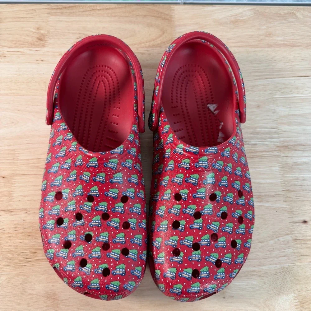 Crocs Vineyard Vines x Clogs Men's Red Christmas Tree Car Print Slip-On  - 11
